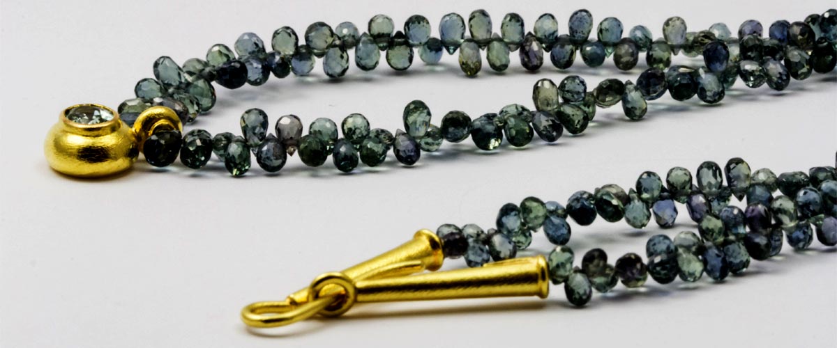 Saphier-Anhänger-mit-Gold