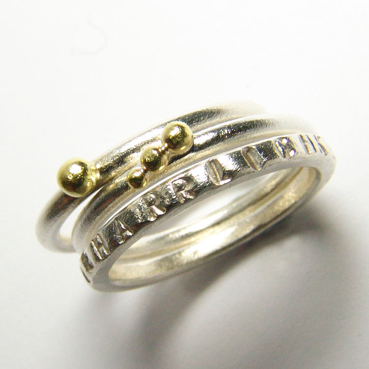 Silberring mit gestempeltem Wort