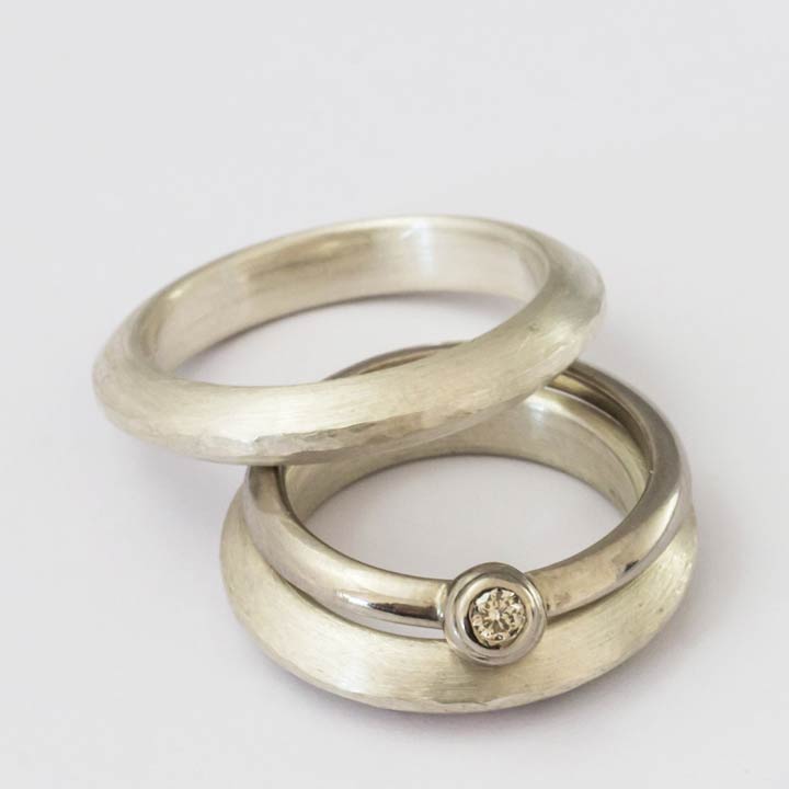 Trauringe Silber mit Beisteckring und Stein