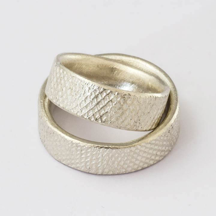 Silber Trauring mit strenger Struktur