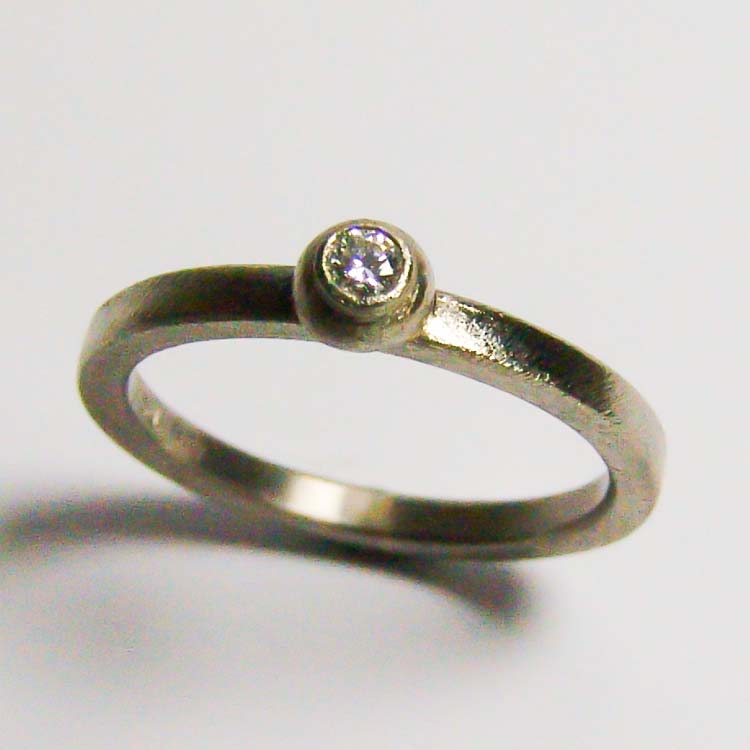 Verlobungsring mit Diamant