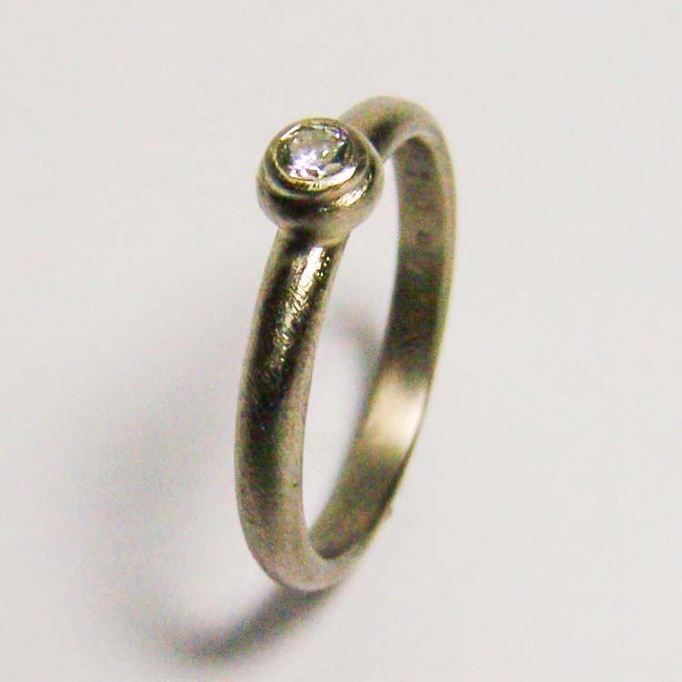 Verlobungsring mit Diamant